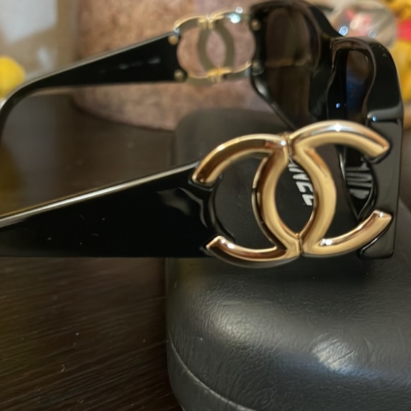 Chanel sunglasses still in good condition. - Picture 5 of 6